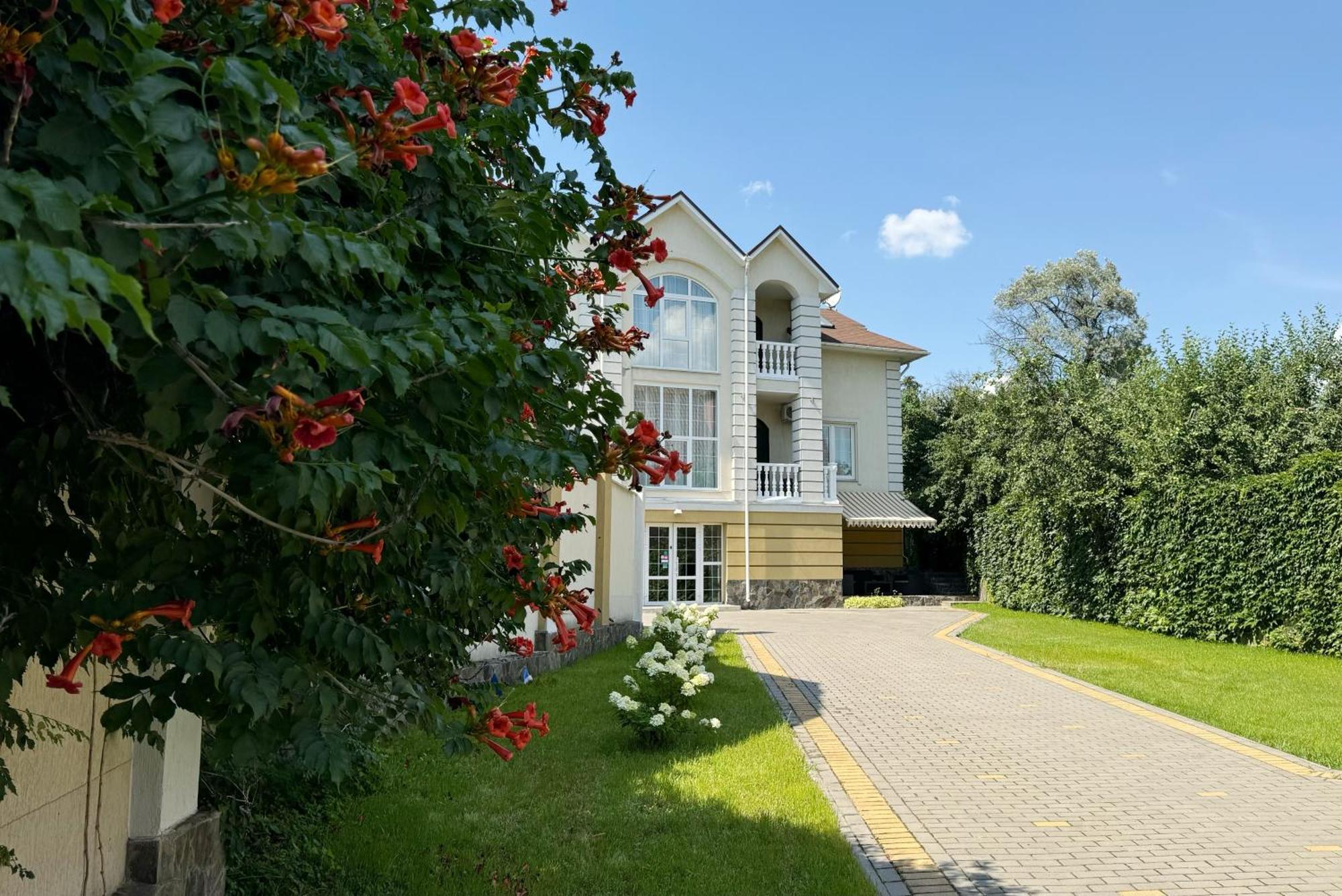 Shelter Hotel Kijów Zewnętrze zdjęcie