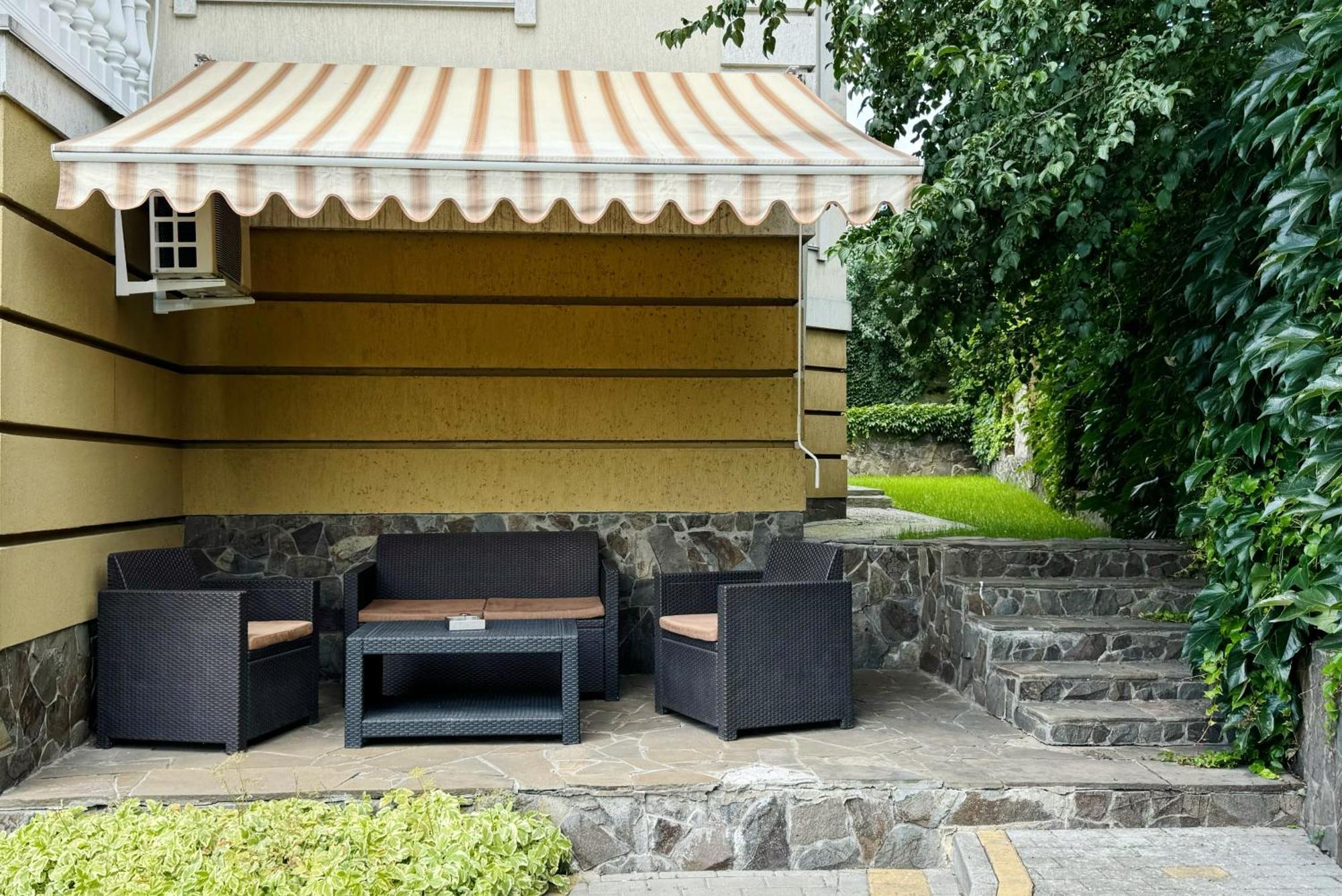 Shelter Hotel Kijów Zewnętrze zdjęcie